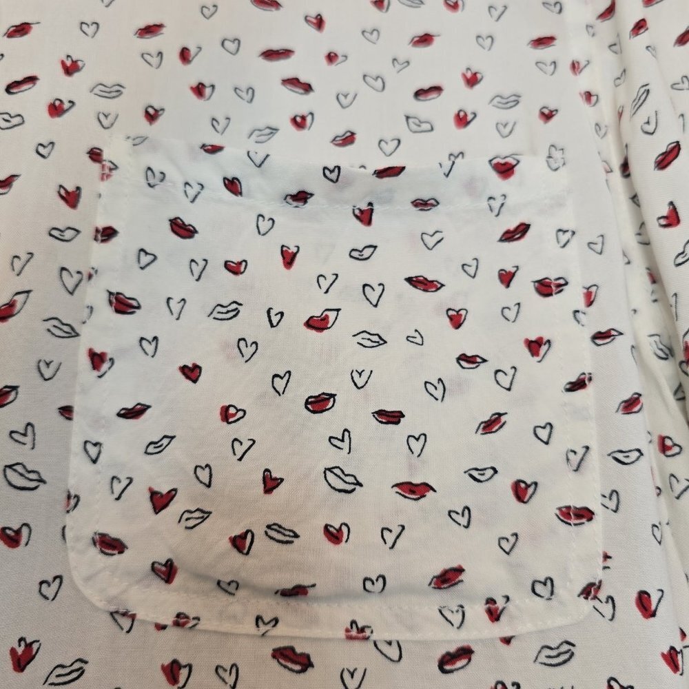 BEACHLUNCHLOUNGE Alanna Love Bites Button Up Shirt White Hearts Lip Women Medium - Picture 4 of 13